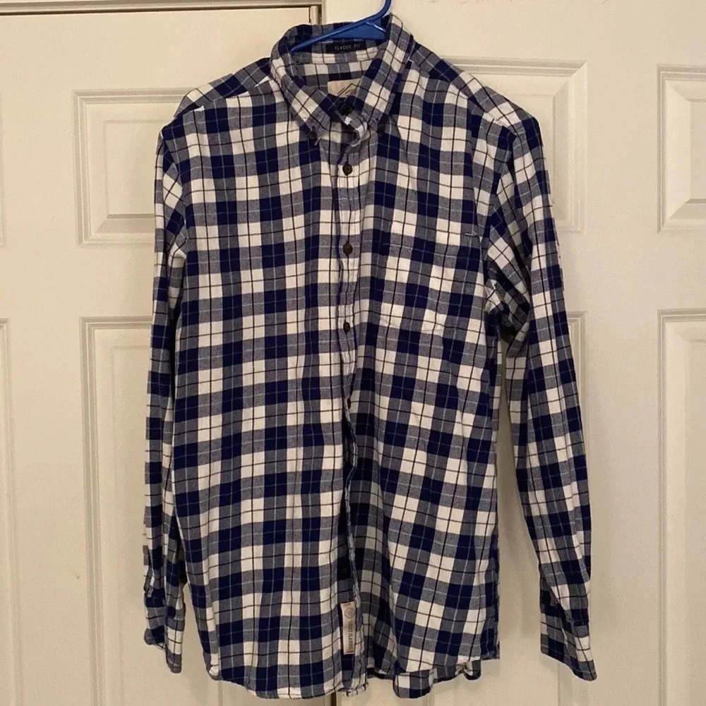 St. John’s Bay plaid shirt size medium blue and white button-down cotton